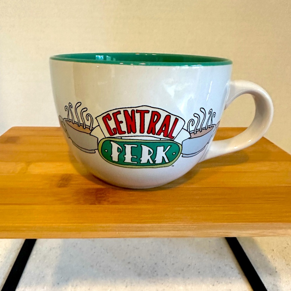 Warner Brothers Central Perk Coffee / Soup Mug! NBC’s FRIENDS! Like New!